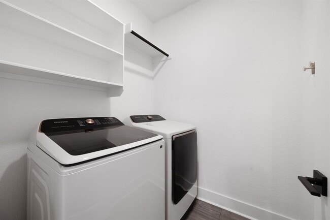 Building Photo - 2568 Jack Nora Wy