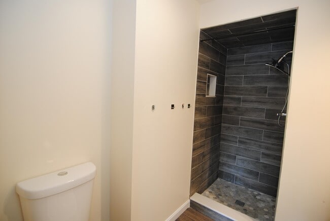 Building Photo - 7 Cadogan Way