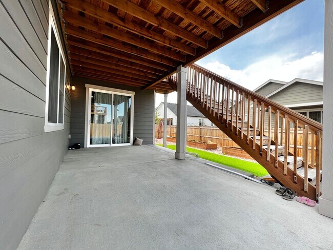 Building Photo - 5636 Bay Hl Dr