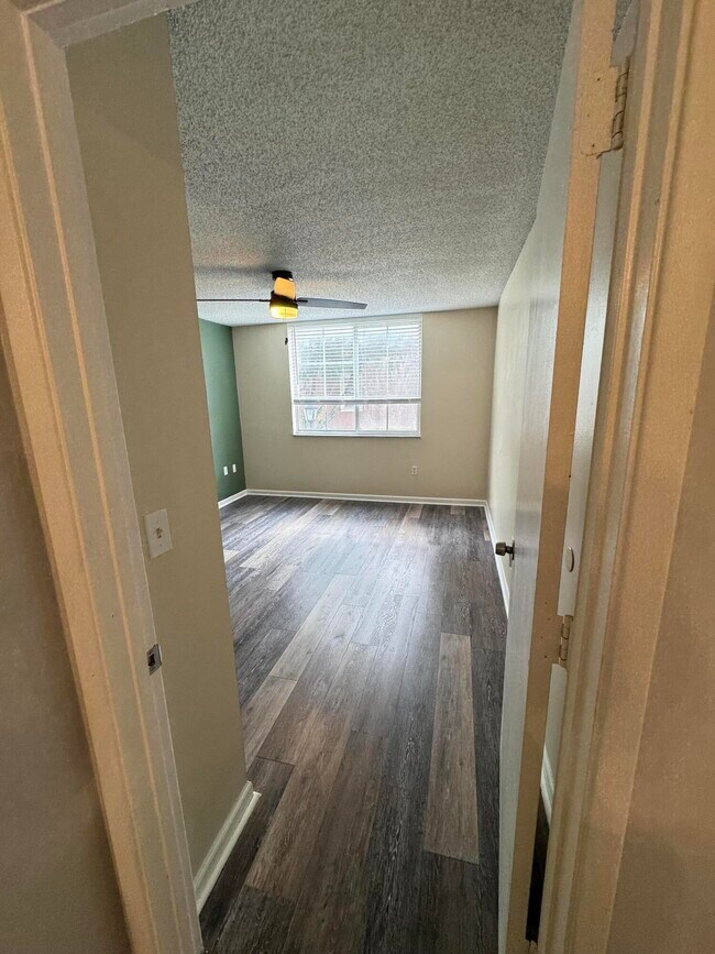 Building Photo - 7896 Sonoma Springs Cir