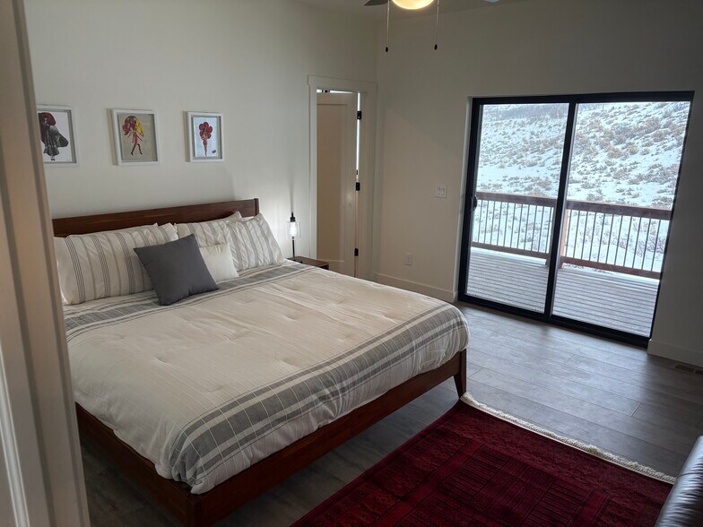 Building Photo - 18 Pine Dr