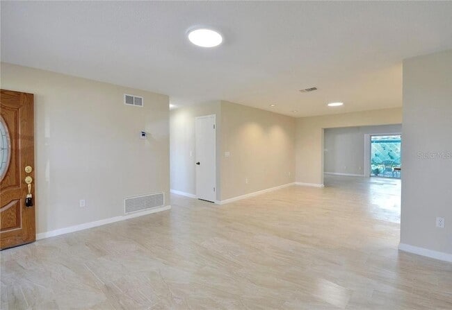 Building Photo - 757 Evangeline Ave