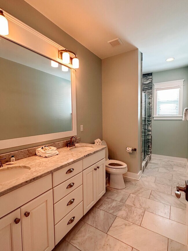 Building Photo - New, exclusive 3200 sq ft 4 bedroom/3.5bat...