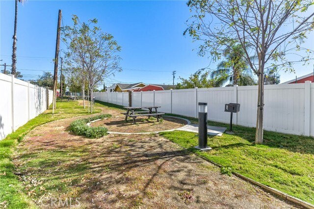 Building Photo - 13177 Edgemont St