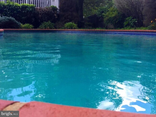 Building Photo - 1114 Ellingwood Dr