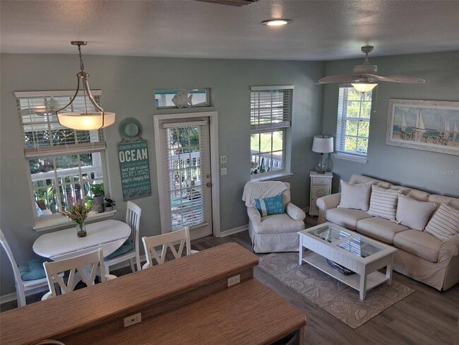 Building Photo - 216 Berry St