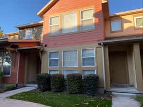 Building Photo - Mandrake Townhome