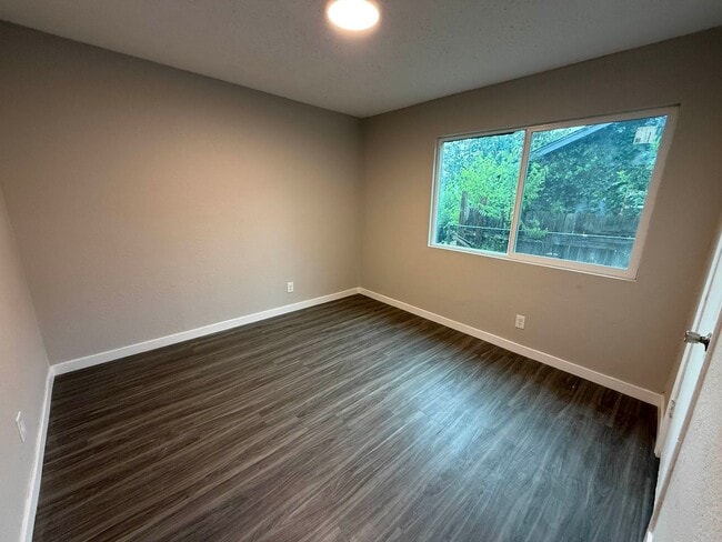 Building Photo - Cozy 4-Bedroom in East Austin!
