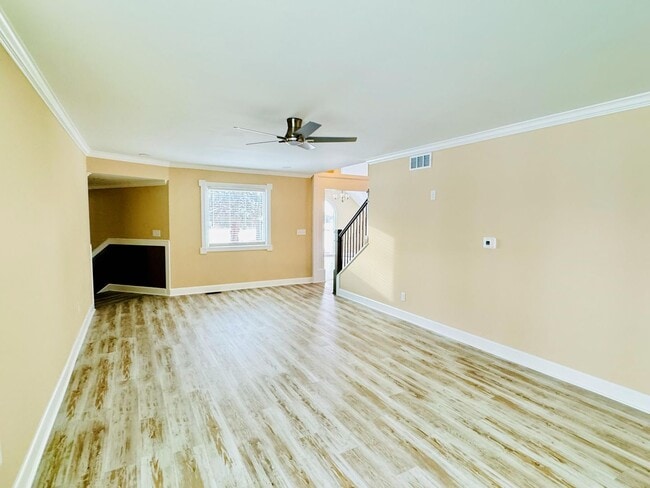 Building Photo - Luxury country rental 4x3 gated off black top!