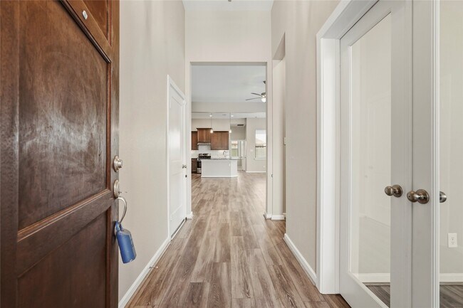 Building Photo - 8422 Bay Orchard Dr