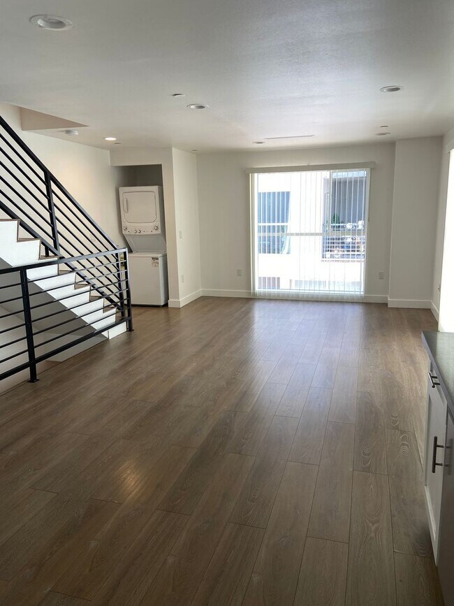 Building Photo - 11512 Emelita St