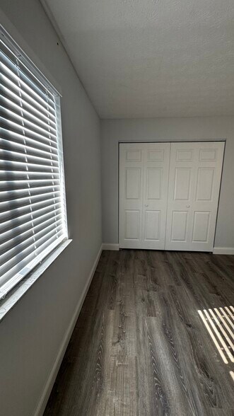 Building Photo - 400 Sherwood Green Ct