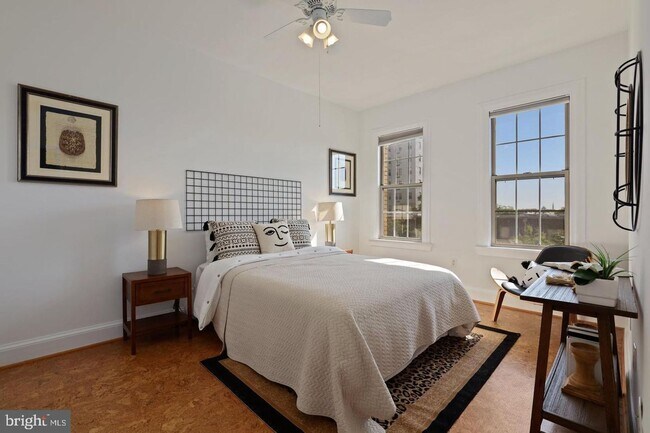 Building Photo - Beautiful One BR in Columbia Heights/Adams Morgan