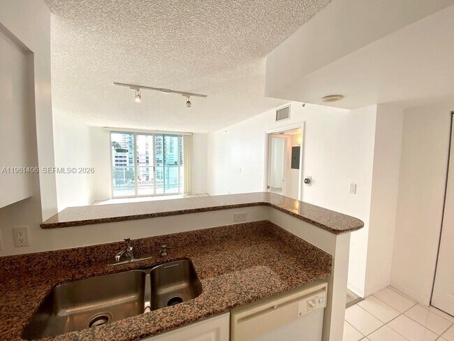 Building Photo - 1155 Brickell Bay Dr