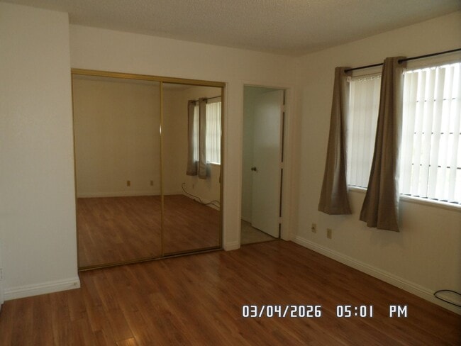 Building Photo - 3 Bedrooms, 1.75 Bathrooms, 2 Car Garage, Fully Fenced, Central Air & Heat, Large Lot, Wood Flooring