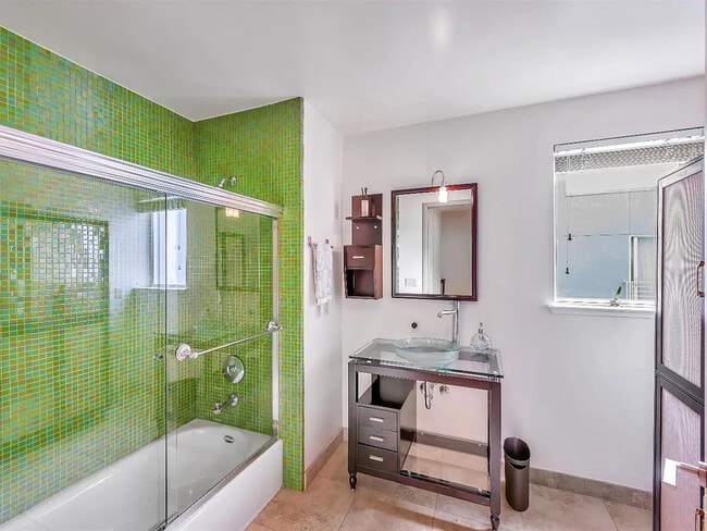 Building Photo - 368 Elm St