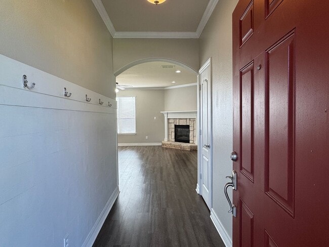 Building Photo - 5805 Thompson Pl