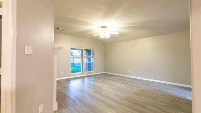 Building Photo - 143 S Queenscliff Cir