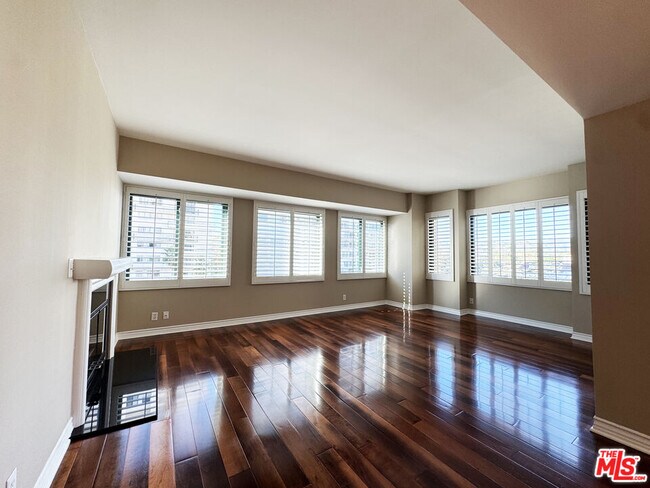 Building Photo - 10520 Wilshire Blvd