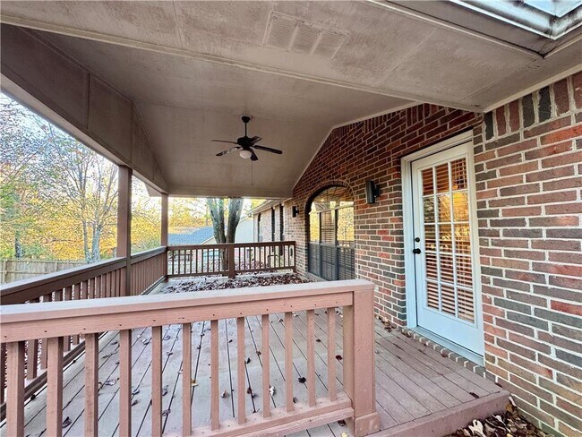 Building Photo - 742 E Birwin St