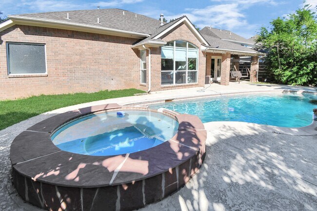 Building Photo - 3506 Paluxy Cir