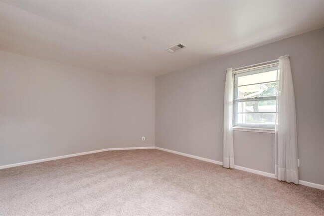 Building Photo - 810 Borden St