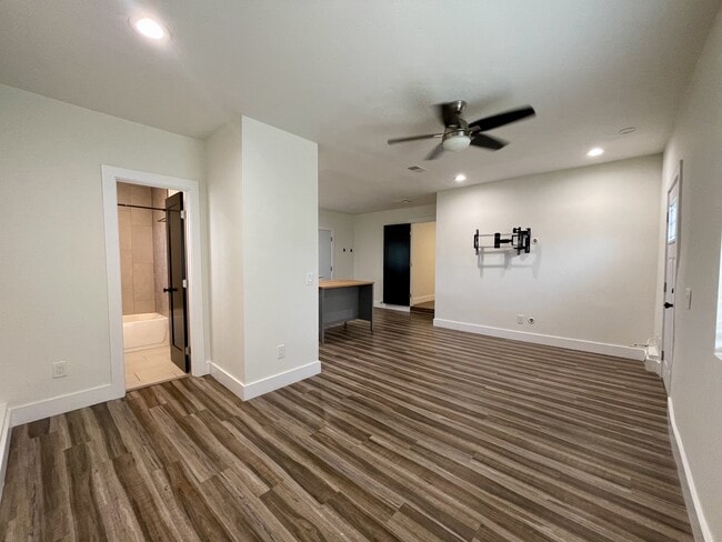 Building Photo - 9556 Cecilwood Dr
