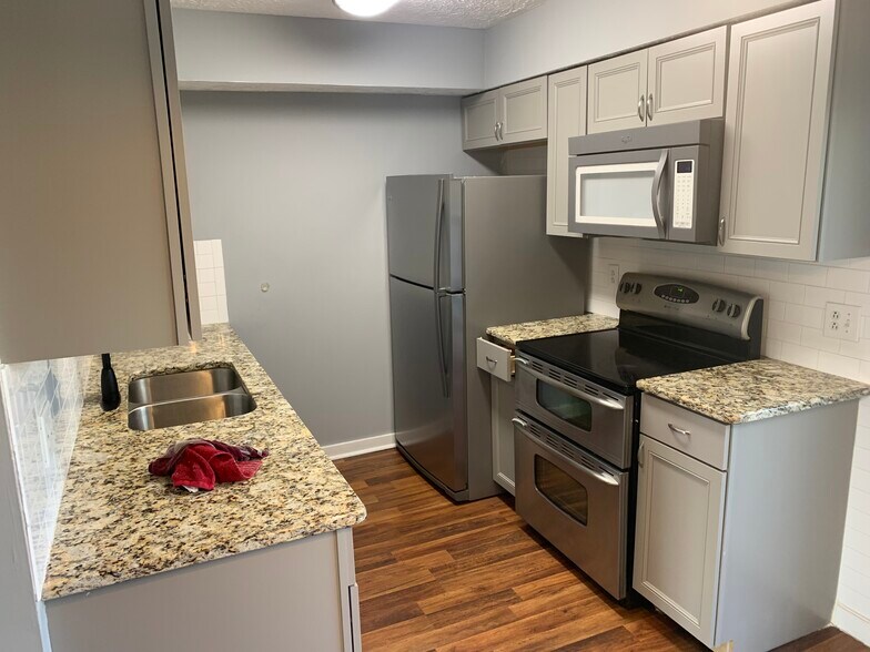 kitchen - 440 Edinburgh Rd