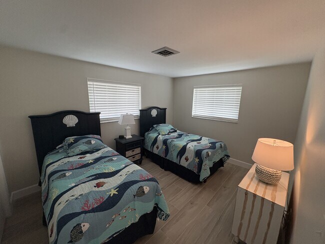 Building Photo - 510 Pine Rd