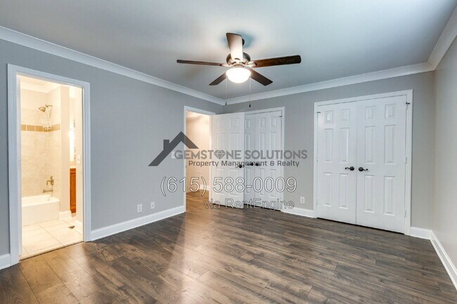 Building Photo - 717 Fox Ridge Dr