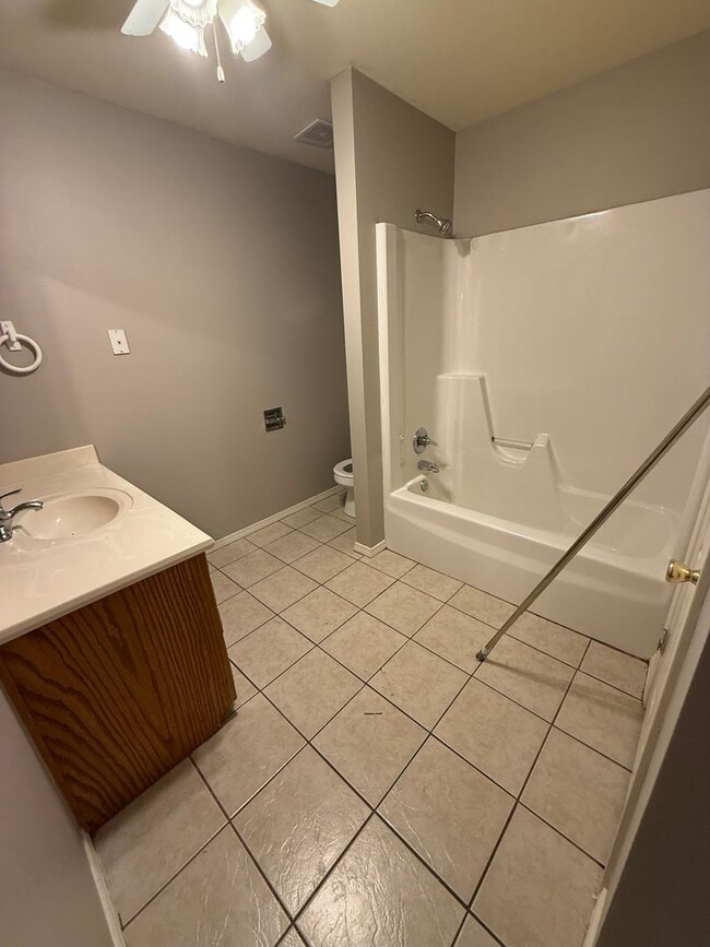 Building Photo - 3 Bed 2 Bath House with 1 Car Garage.  Total Electric. Yard Care Included.