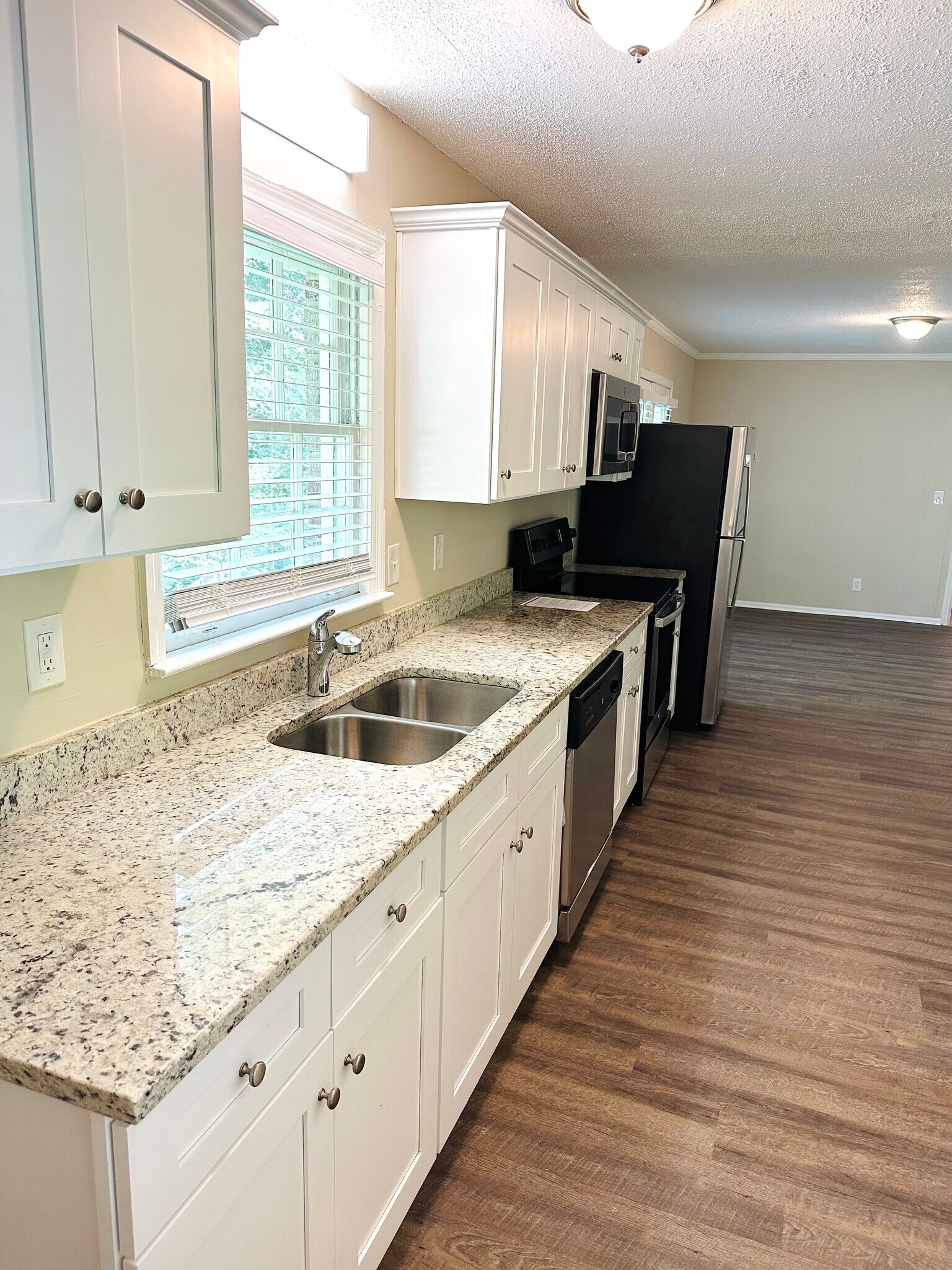 Building Photo - 2112 Royal Fox Way