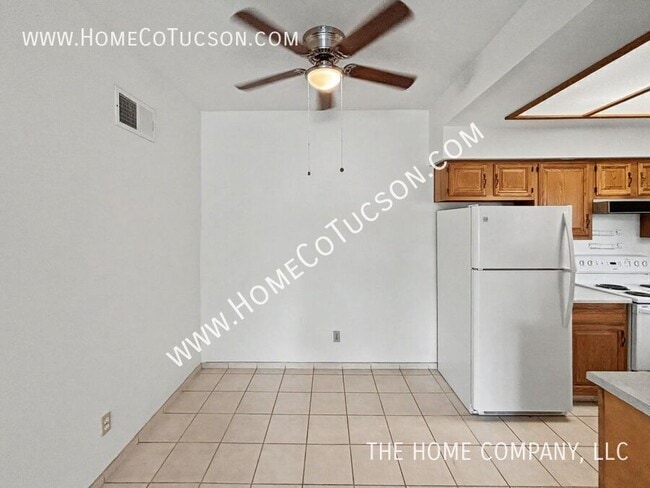 Building Photo - 5750 N Camino Esplendora