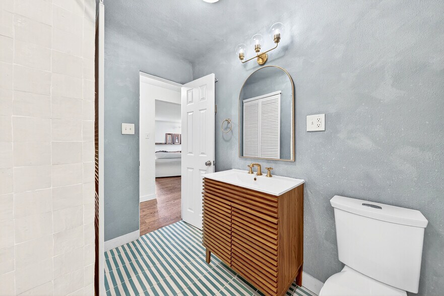 Building Photo - 2618 Meade St