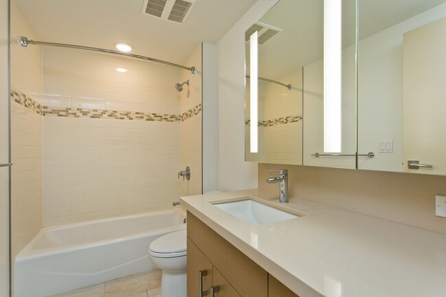 Building Photo - Available May 1st, One Bedroom One Bath Condo in Kakaako