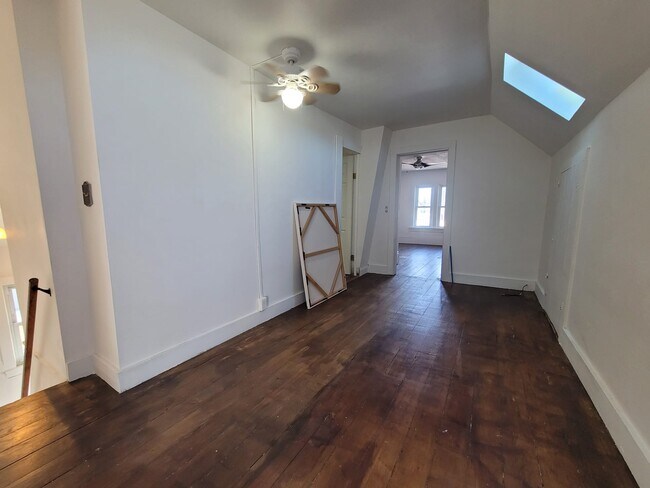Building Photo - 603 E Potter Ave
