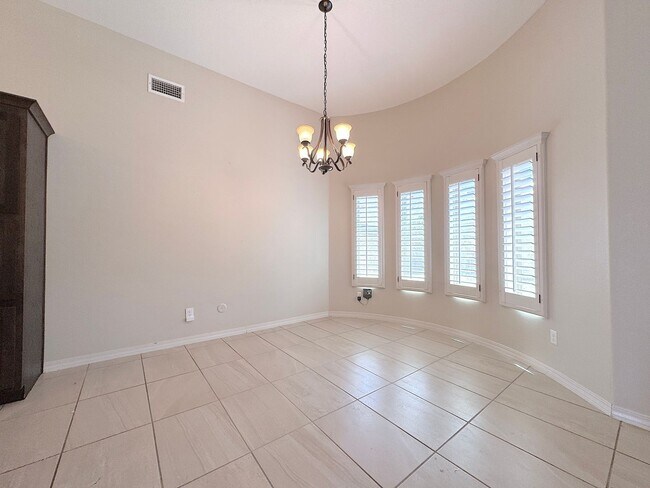 Building Photo - West El Paso 4 bed refrig A/C Home in Enchanted Ridge!