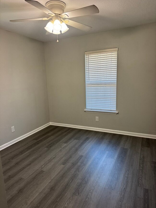 Building Photo - Beautiful 4/2 house in long Beach, MS