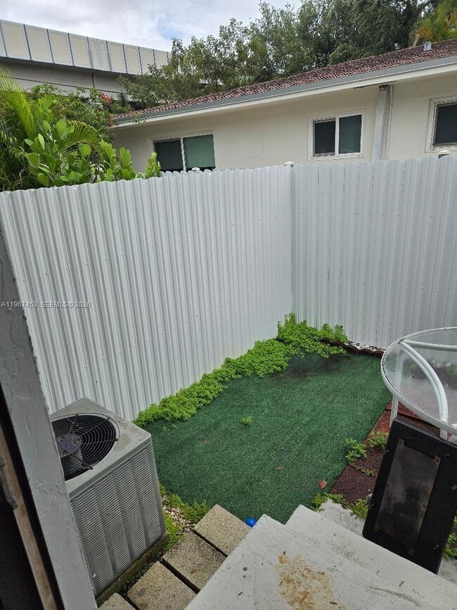 Building Photo - 3475 SW 1st Ave