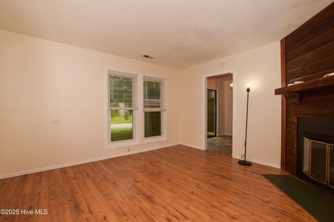 Building Photo - 103 Twinwood Dr