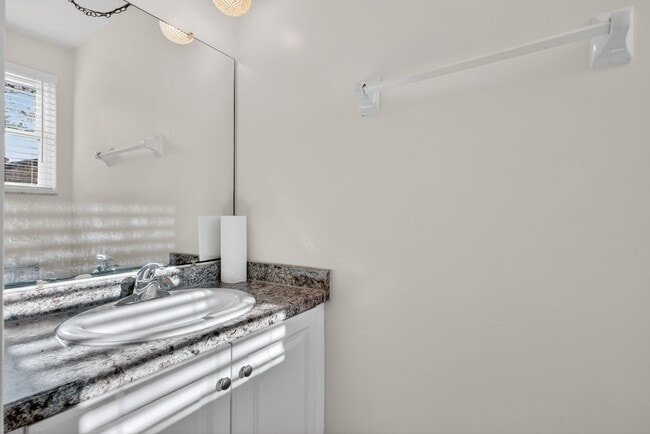 Building Photo - Adorable Single Family Home