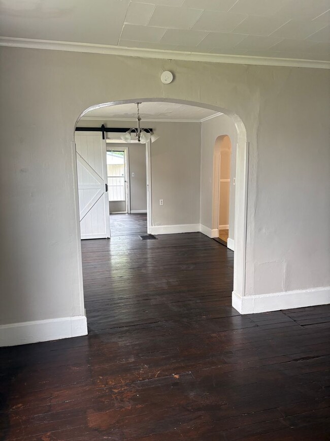 Building Photo - 758 Gill Ave