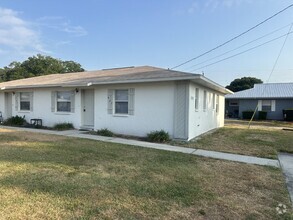 Building Photo - North Lakeland Half Duplex