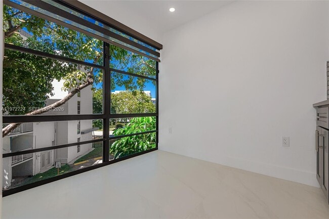 Building Photo - 17620 Atlantic Blvd