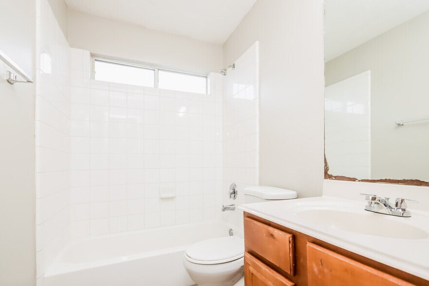 Building Photo - 21515 Lovis Way