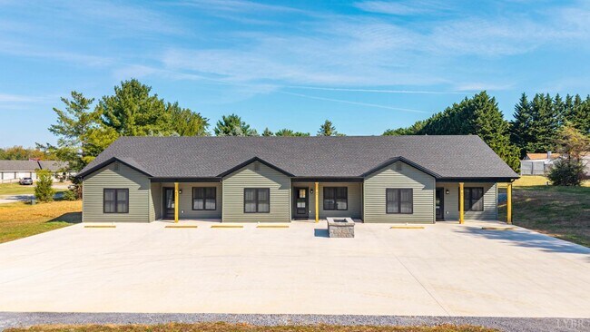 Building Photo - 45 Savage Dr