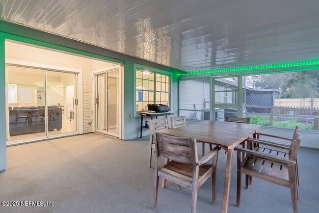 Building Photo - 11060 Wandering Oaks Dr