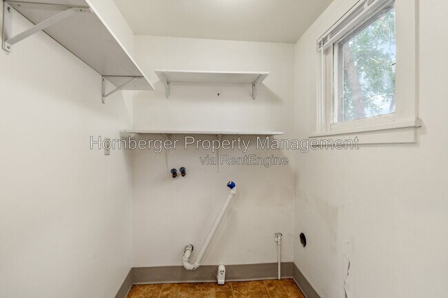Building Photo - 1504 W Alice Ave