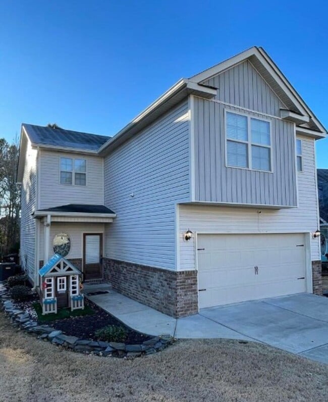 Building Photo - Available March 18, 2026