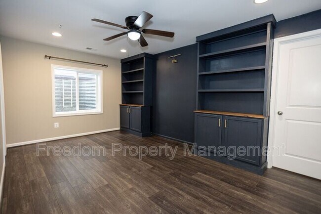 Building Photo - 2425 Morgans Point Dr